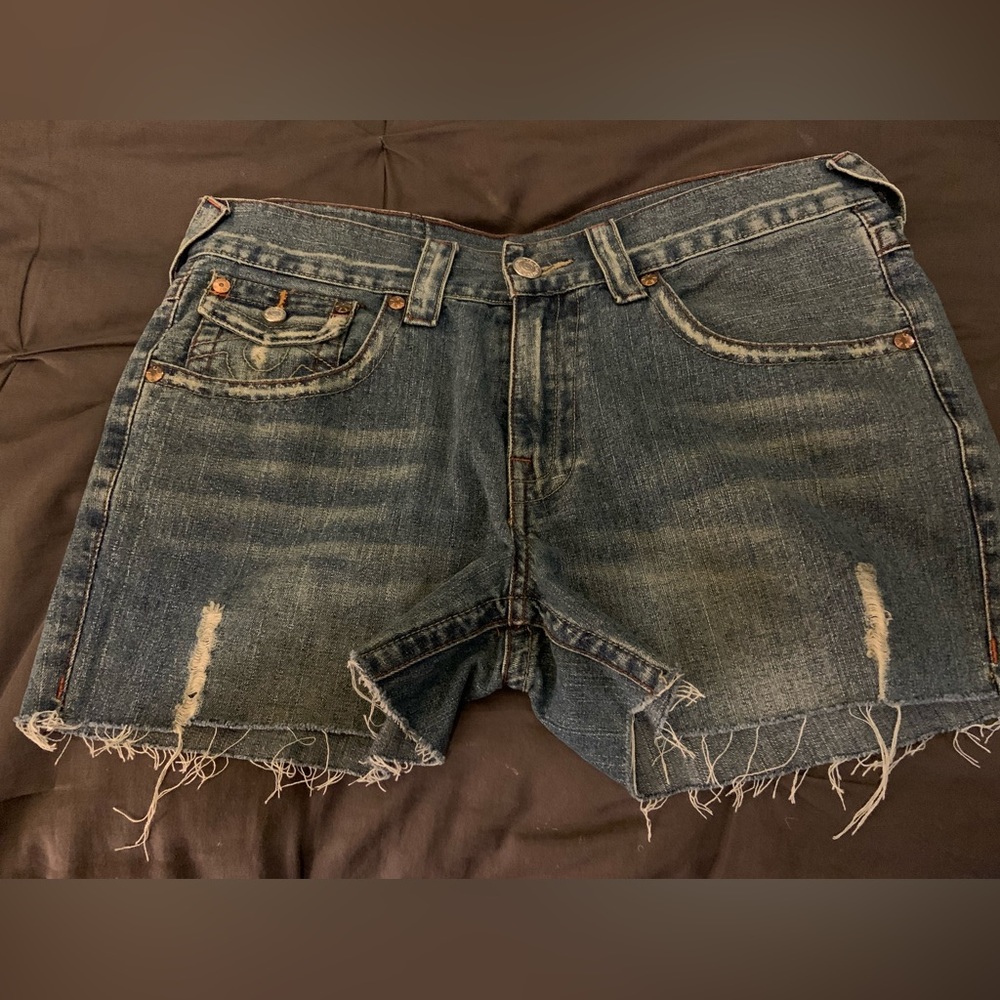 TRUE RELIGION DENIM SHORTS SZ 32